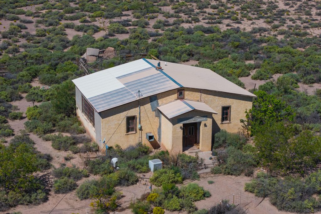 91 S Alamillo Road, San Acacia, NM 87831