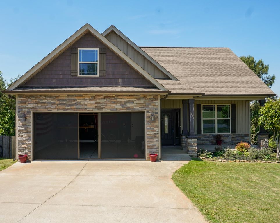 102 S Hamlet Court, Moore, SC 29369