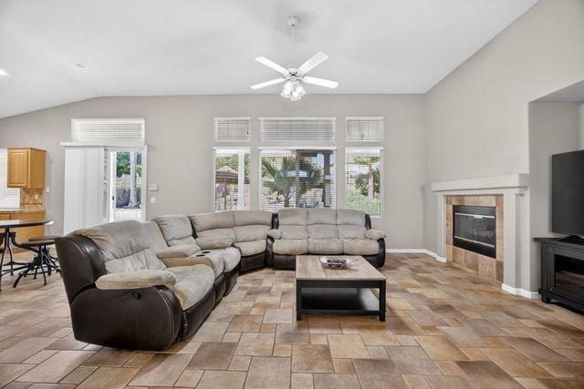 1272 Trehowell Dr, Roseville, CA 95678