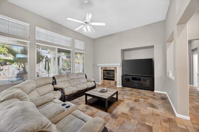 1272 Trehowell Dr, Roseville, CA 95678