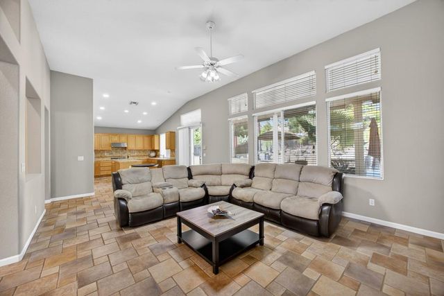 1272 Trehowell Dr, Roseville, CA 95678