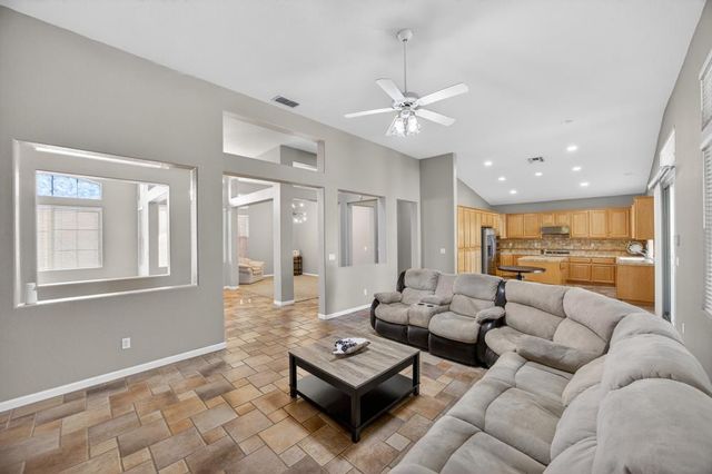 1272 Trehowell Dr, Roseville, CA 95678