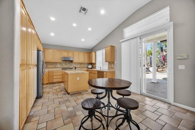 1272 Trehowell Dr, Roseville, CA 95678