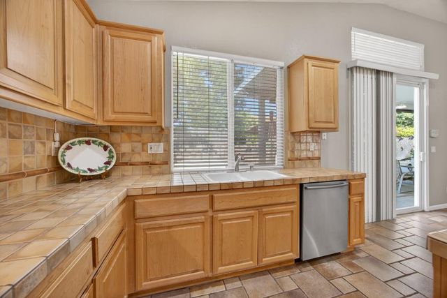 1272 Trehowell Dr, Roseville, CA 95678