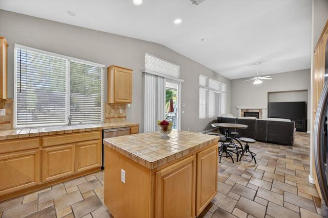 1272 Trehowell Dr, Roseville, CA 95678