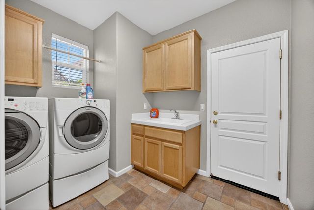 1272 Trehowell Dr, Roseville, CA 95678