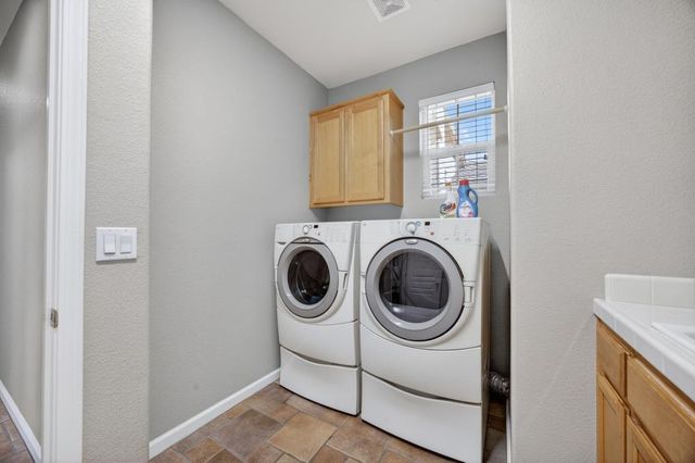 1272 Trehowell Dr, Roseville, CA 95678