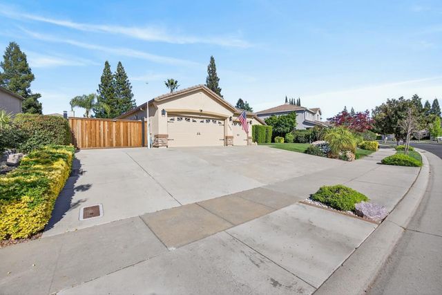 1272 Trehowell Dr, Roseville, CA 95678