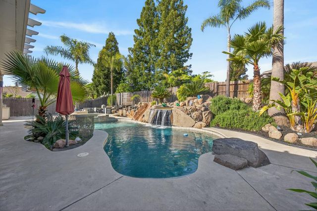 1272 Trehowell Dr, Roseville, CA 95678