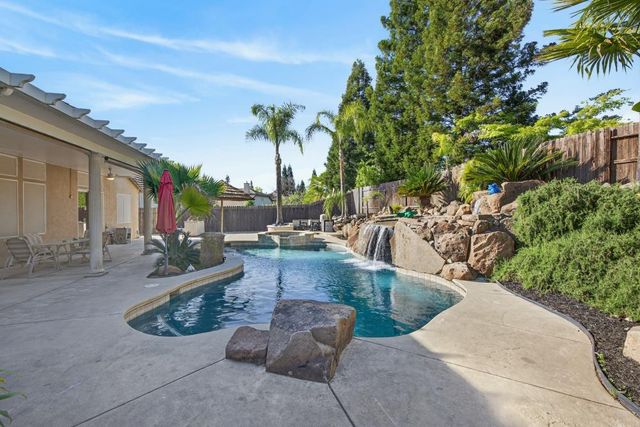 1272 Trehowell Dr, Roseville, CA 95678