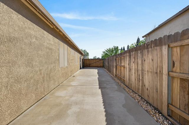 1272 Trehowell Dr, Roseville, CA 95678