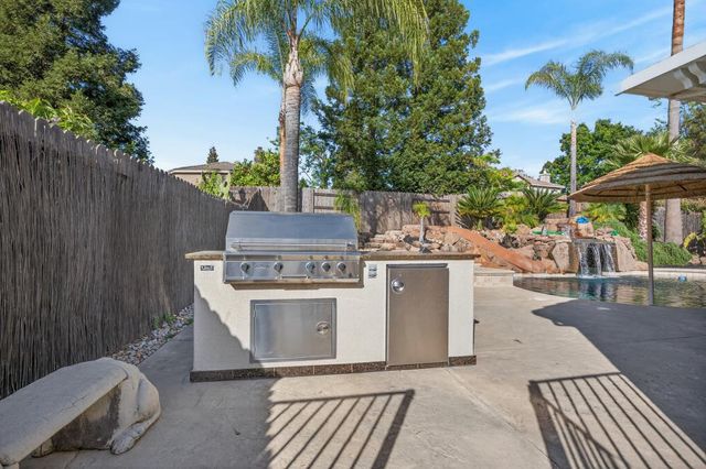 1272 Trehowell Dr, Roseville, CA 95678