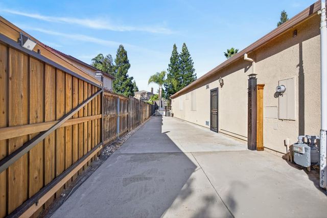 1272 Trehowell Dr, Roseville, CA 95678