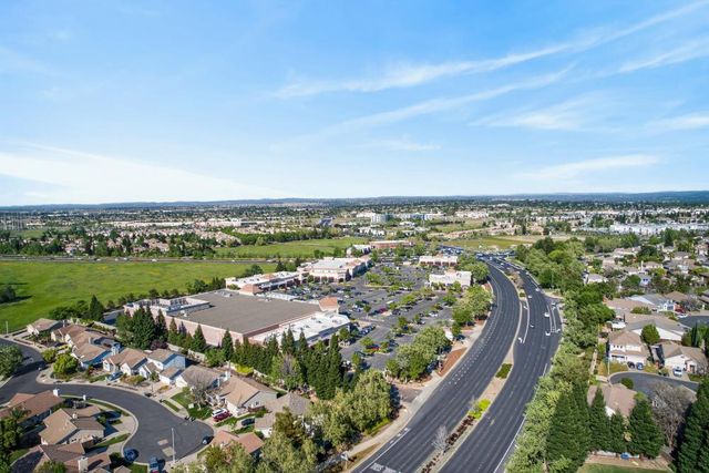 1272 Trehowell Dr, Roseville, CA 95678