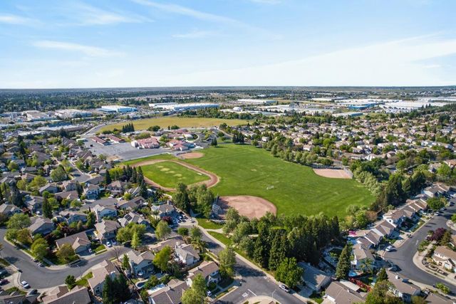 1272 Trehowell Dr, Roseville, CA 95678