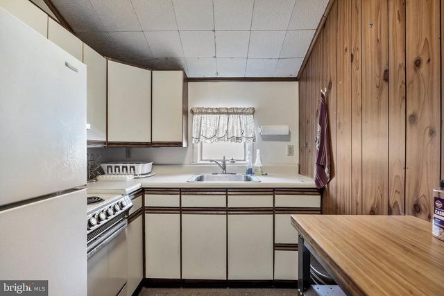 601 HIGHLAND AVE, Westville, NJ 08093