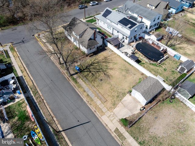 601 HIGHLAND AVE, Westville, NJ 08093