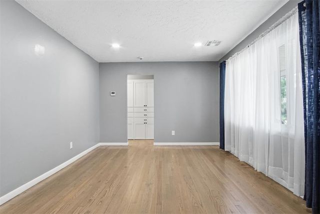 10616 Greystone Avenue, The Village, OK 73120