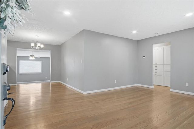 10616 Greystone Avenue, The Village, OK 73120