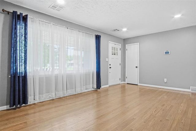 10616 Greystone Avenue, The Village, OK 73120