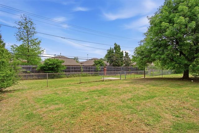 10616 Greystone Avenue, The Village, OK 73120