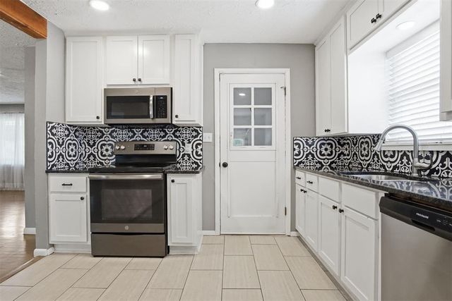 10616 Greystone Avenue, The Village, OK 73120