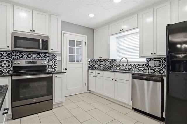 10616 Greystone Avenue, The Village, OK 73120