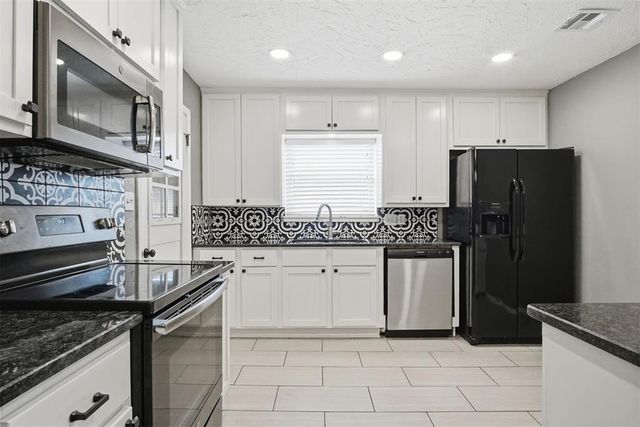10616 Greystone Avenue, The Village, OK 73120