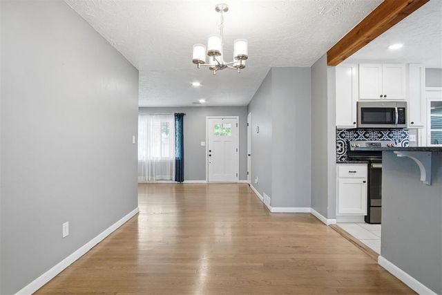 10616 Greystone Avenue, The Village, OK 73120