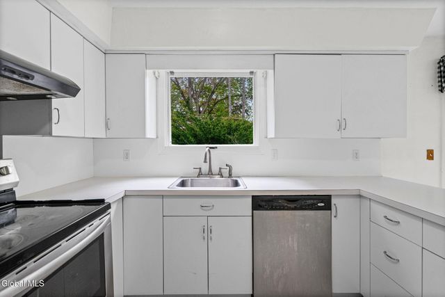 92 Fleetwood Avenue, Albany, NY 12209