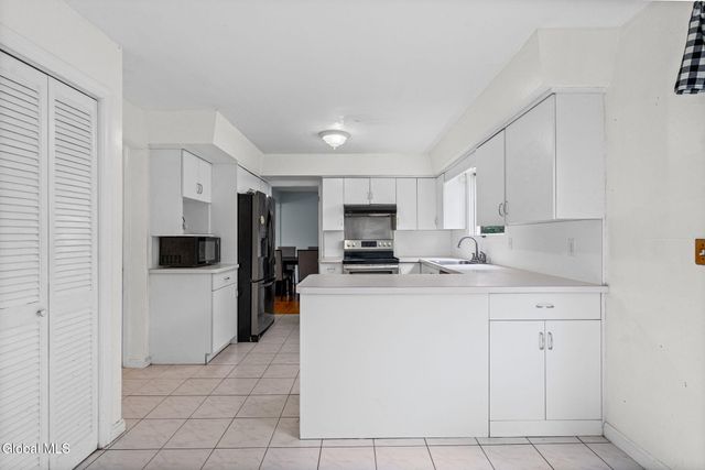 92 Fleetwood Avenue, Albany, NY 12209