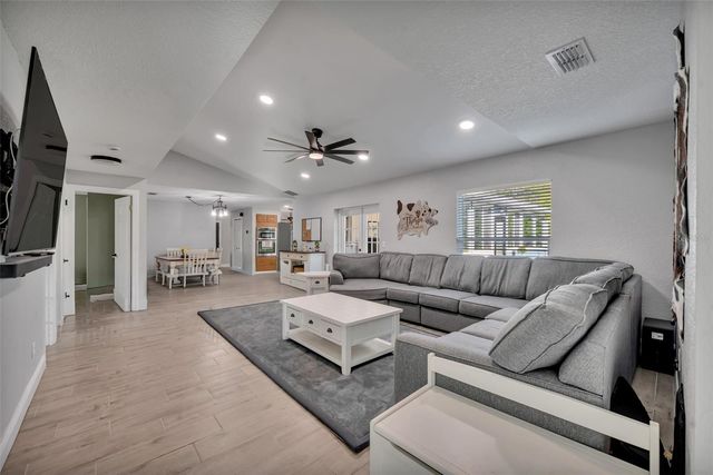 1350 ARAPAHO TRAIL, Geneva, FL 32732