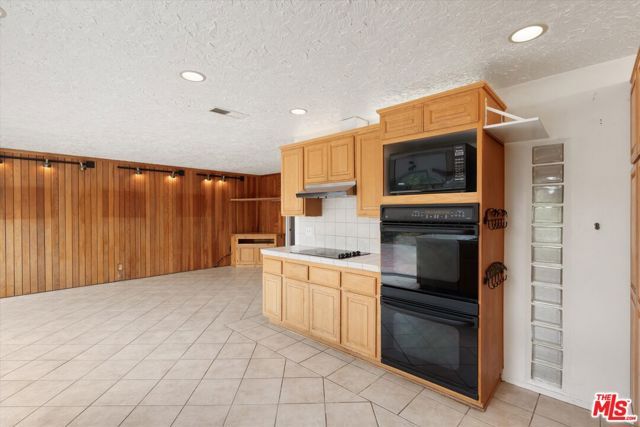 2243 Newquist Court, Camarillo, CA 93010