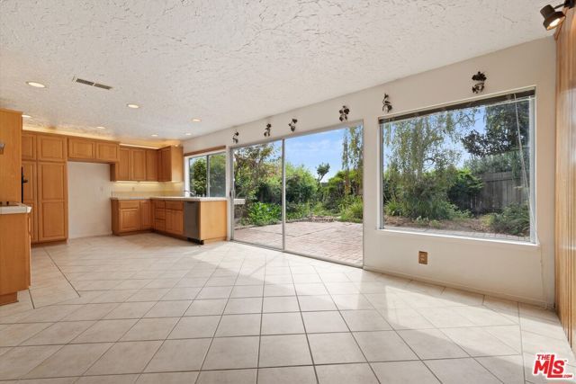2243 Newquist Court, Camarillo, CA 93010