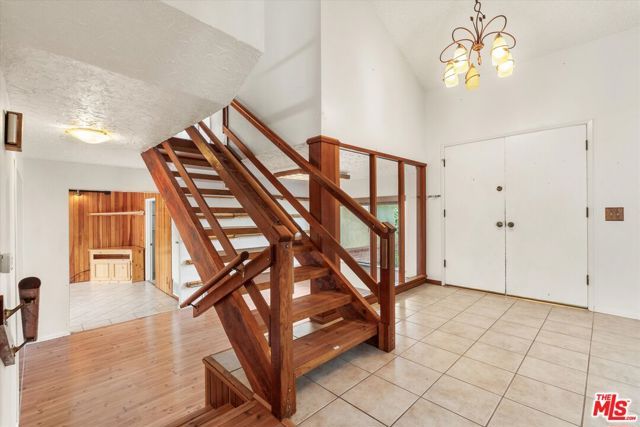 2243 Newquist Court, Camarillo, CA 93010