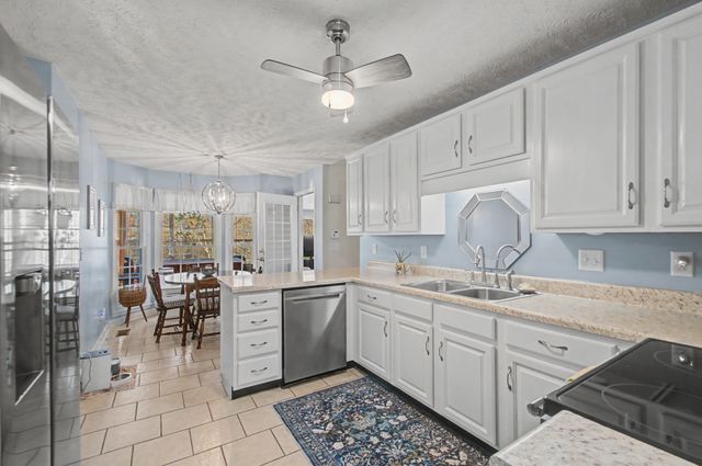 877 Glenraven Dr, Clarksville, TN 37043