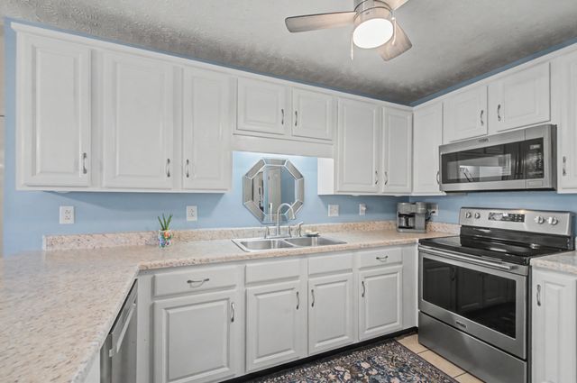 877 Glenraven Dr, Clarksville, TN 37043