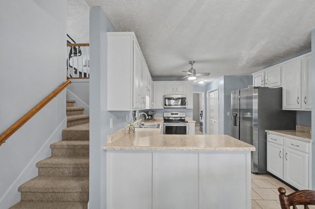 877 Glenraven Dr, Clarksville, TN 37043