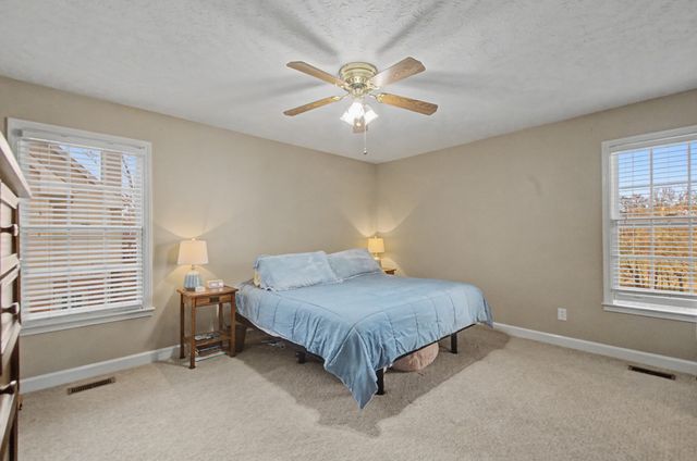 877 Glenraven Dr, Clarksville, TN 37043