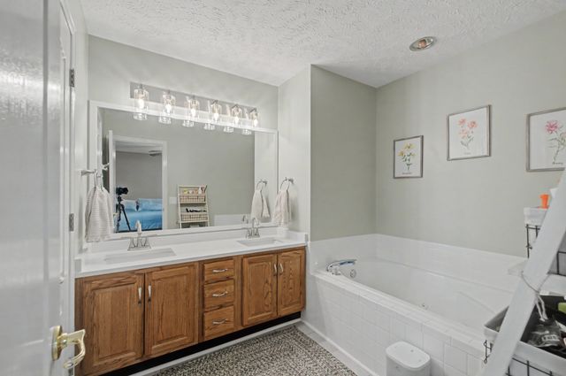 877 Glenraven Dr, Clarksville, TN 37043