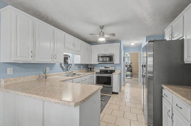 877 Glenraven Dr, Clarksville, TN 37043