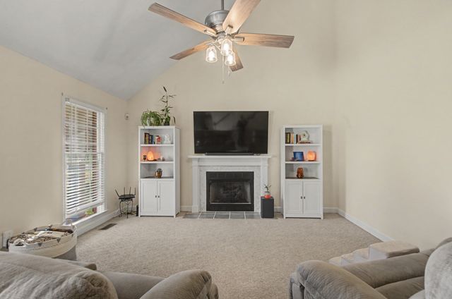 877 Glenraven Dr, Clarksville, TN 37043