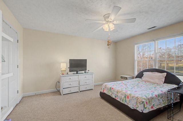 877 Glenraven Dr, Clarksville, TN 37043