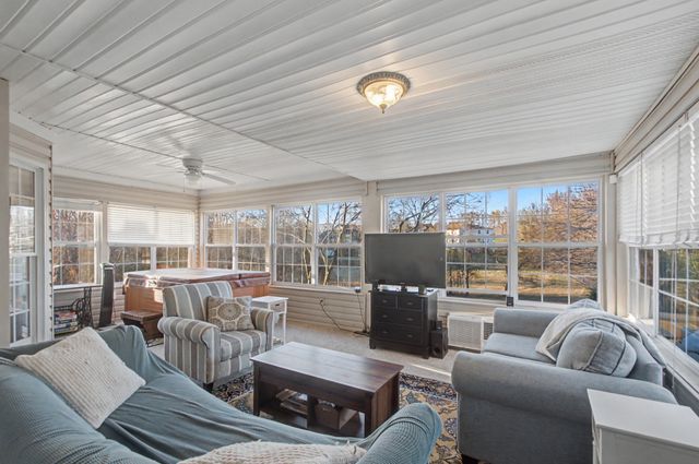 877 Glenraven Dr, Clarksville, TN 37043