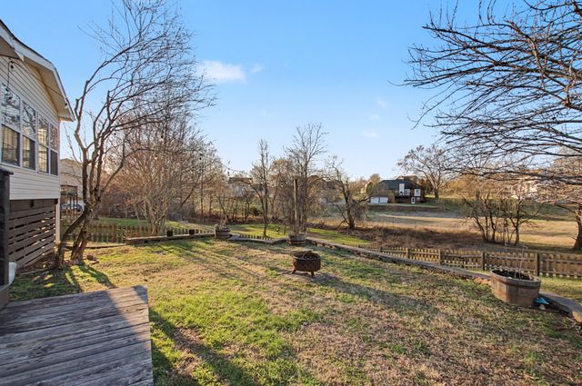 877 Glenraven Dr, Clarksville, TN 37043