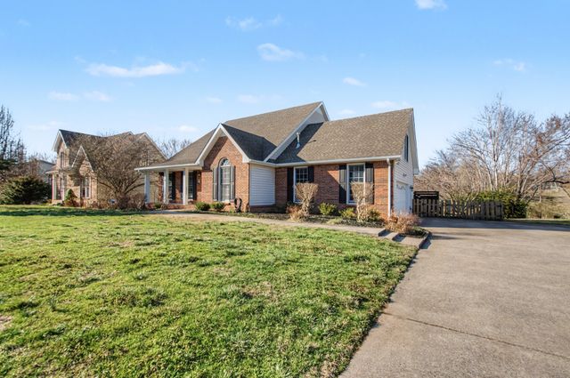 877 Glenraven Dr, Clarksville, TN 37043