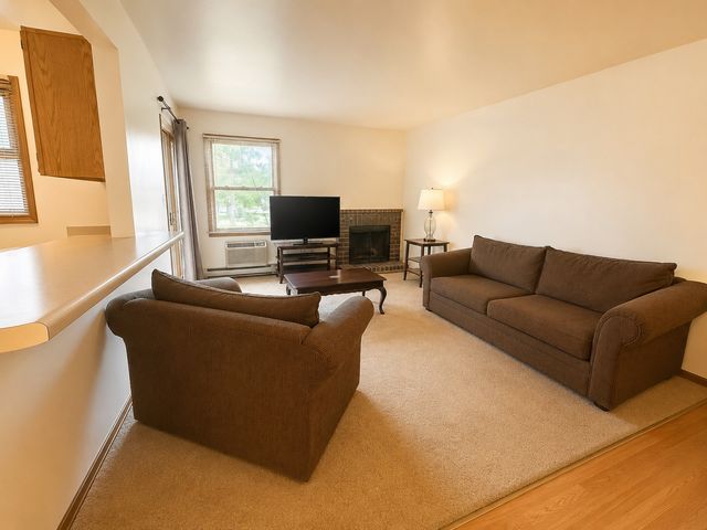 4316 W Shamrock Lane 2D, Mchenry, IL 60050