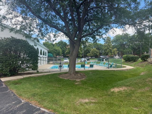 4316 W Shamrock Lane 2D, Mchenry, IL 60050
