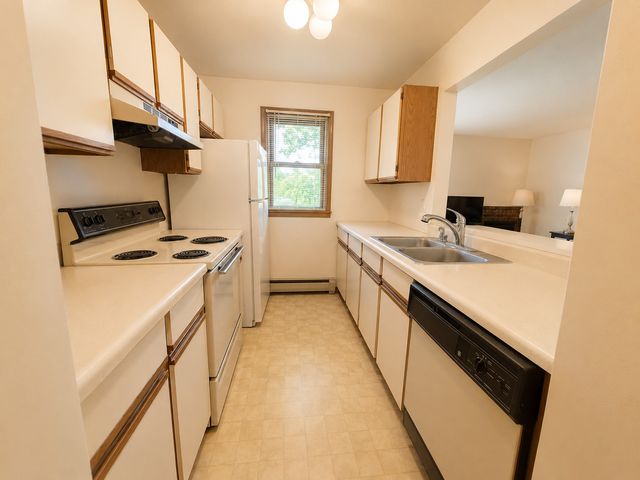 4316 W Shamrock Lane 2D, Mchenry, IL 60050