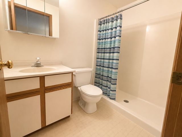 4316 W Shamrock Lane 2D, Mchenry, IL 60050